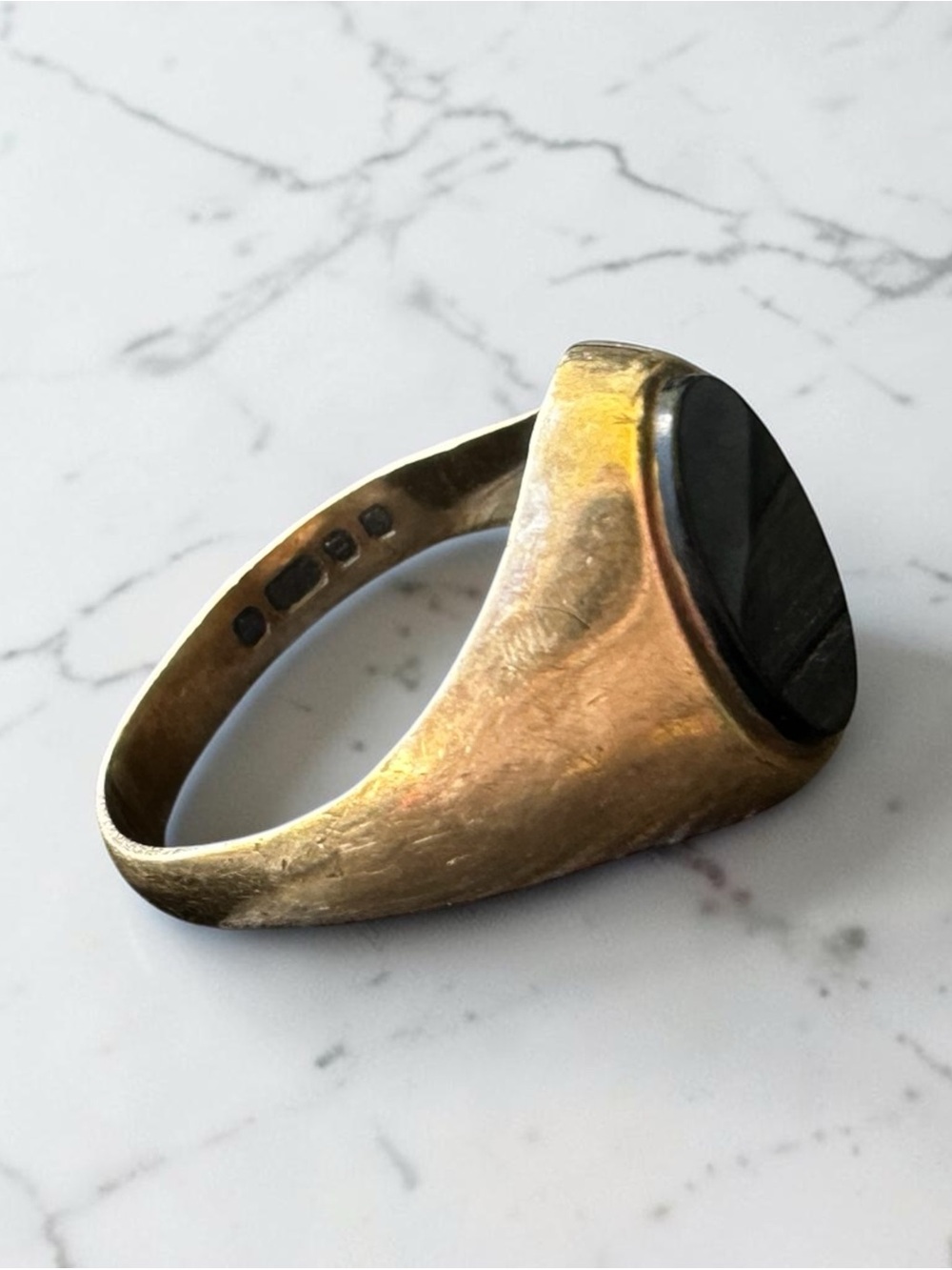 Vintage UK 9K Yellow Gold Black Onyx Signet Ring - Size 5 (2.1g - Picture 7 of 11